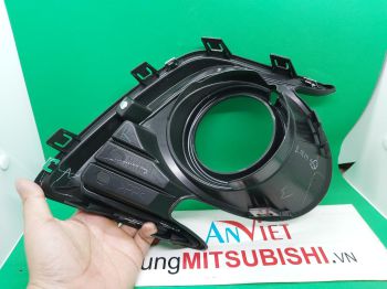 Ốp đèn sương mù xe Attrage viền mạ crom 