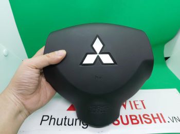 Túi khí bên lái xe Mitsubishi Pajero Sport 2014-2018