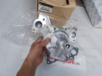 Bơm nước xe Mitsubishi Pajero V93