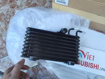 Két làm mát dầu số tự động xe mitsubishi Outlander