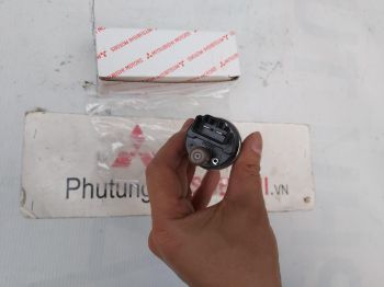 Mô tơ bơm xăng xe Mitsubishi Pajero 