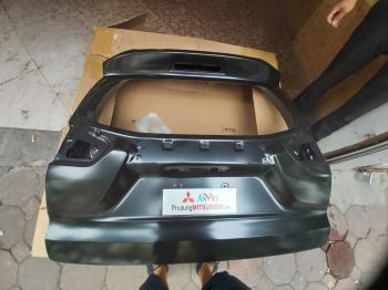 Cánh cửa hậu xe mitsubishi Xpander