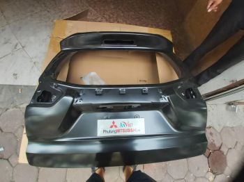 Cửa hậu xe mitsubishi Xpander