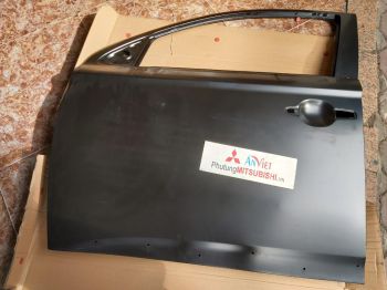 Cánh cửa sau bên lái xe mitsubishi Outlander