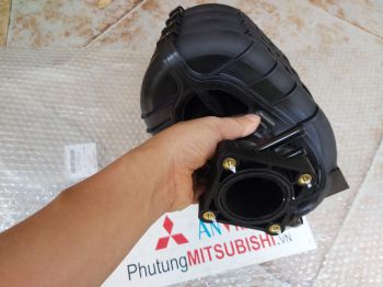 Cụm chia gió vào động cơ xe mitsubishi Xpander