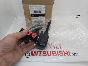 Bộ chia phanh sau xe Mitsubishi Pajero ngân hàng V93