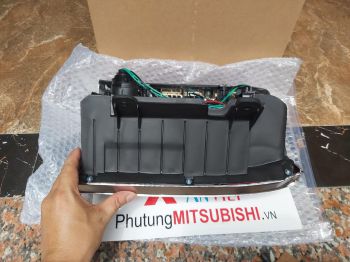 Đèn lái sau xe Mitsubishi Pajero V43