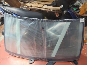 Kính chắn gió xe Pajero Sport