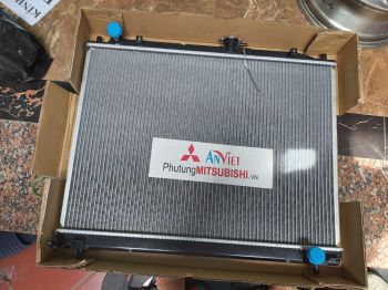 Két nước xe Mitsubishi Pajero Ngân hàng V93