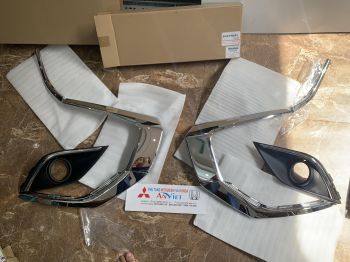 Ốp mạ ba đờ sốc trước xe Outlander