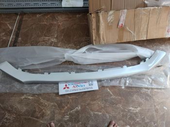 Ốp trang trí cản trước xe mitsubishi Outlander 2019