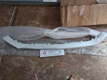 Ốp trang trí ba đờ sốc trước xe mitsubishi Outlander 2019