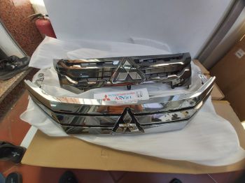 Mặt ca lăng xe mitsubishi Xpander cross