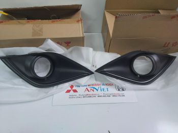 Ốp đèn sương mù xe mitsubishi Outlander 2020