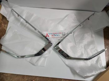 Ốp mạ cản trước xe Xpander