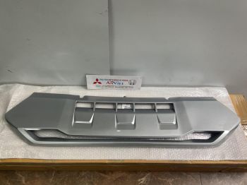 Ốp dưới cản trước xe Mitsubishi Pajero Sport 2021 
