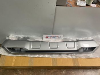 Ốp dưới cản sau xe Mitsubishi Pajero Sport 2020 