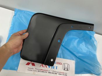 Chắn bùn bánh sau xe Mitsubishi Pajero Sport 2020 