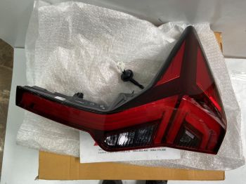 Đèn hậu xe Mitsubishi Pajero Sport 2021 