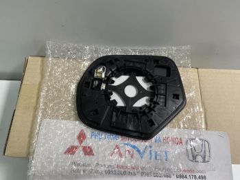 Mặt gương bên lái xe Mitsubishi Pajero Sport 2020