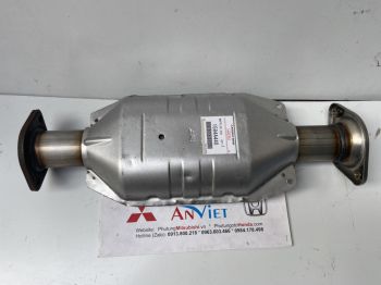 Bầu lọc khí xả xe Mitsubishi Pajero Ngân hàng V93