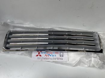 Mặt ca lăng xe Mitsubishi Pajero V43