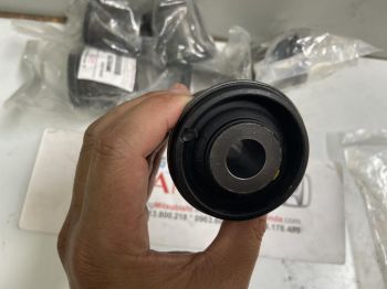 Cao su ắc càng A xe Mitsubishi Triton 