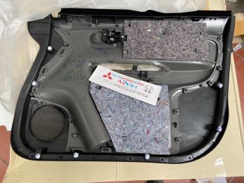 Táp py cửa xe Mitsubishi Pajero Sport chính hãng