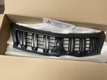 Mặt ca lăng xe Mitsubishi Triton 2016-2018