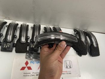 Đèn xi nhan gương xe Mitsubishi Pajero Sport 2014-2018