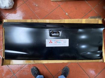 Bưởng thùng sau xe Mitsubishi Triton 2016-2018