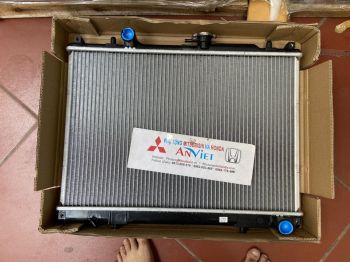 Két nước xe Mitsubishi Jolie