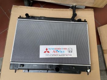 Két nước xe Mitsubishi Xpander bản số sàn 