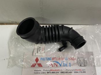 Ống cao su nối từ bầu lọc gió vào két tubor xe Mitsubishi Pajero Sport
