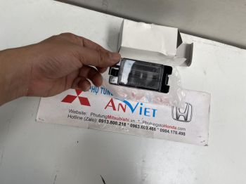 Đèn soi biển số xe Mitsubishi Triton 2016-2019