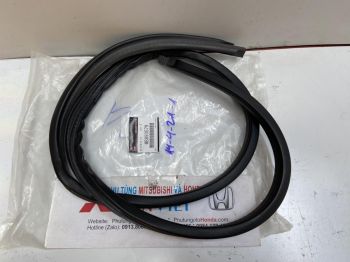 Gioăng trên thân xe Mitsubishi Pajero 