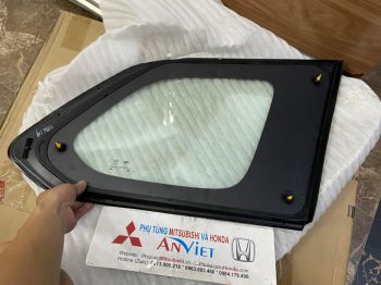 Kính hông xe Mitsubishi Outlander