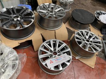La zăng xe Mitsubishi Triton hàng tháo xe