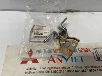 Bản lề cửa xe Mitsubishi Triton