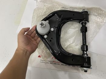 Càng A trên xe Mitsubishi Pajero V6-3000 chính hãng