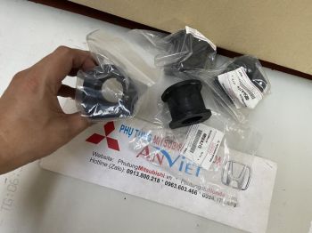 Cao su ốp cân bằng trước xe Mitsubishi Pajero Sport