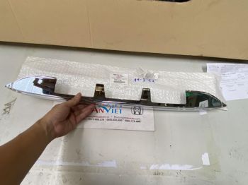 Nẹp mạ cánh cửa hậu xe Mitsubishi Pajero sport 2013-2018