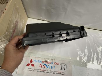 Nắp hộp lọc gió xe Mitsubishi TRITON 2019