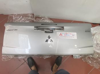 Bưởng thùng sau, cửa thùng sau xe Mitsubishi Triton 2019-2022