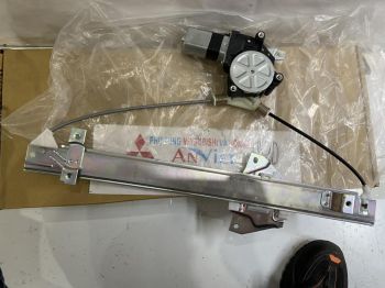 Compa lên xuống kính xe Mitsubishi Pajero V6-3000