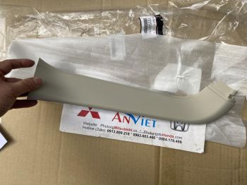 Tappy chân kính cửa hậu xe Mitsubishi Pajero ngân hàng V73 V79