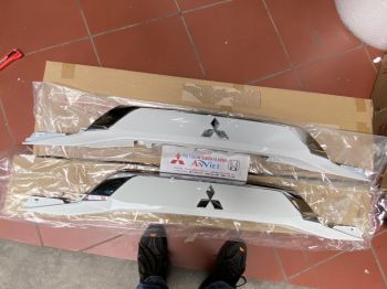 Ốp mạ ngang cốp sau xe Mitsubishi Outlander