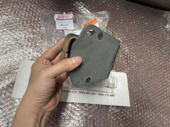 Cao su chân máy mitsubishi Jolie