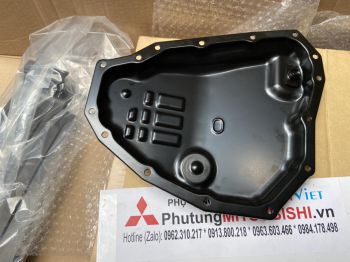 Đáy các te dầu hộp số xe Mitsubishi MIRAGE