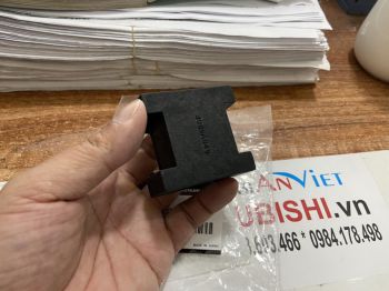 Cao su ốp cân bằng trước xe Mitsubishi Lancer